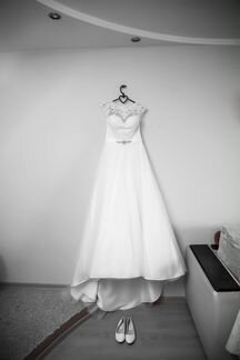Шикарное свадебное платье из салона exquisit
