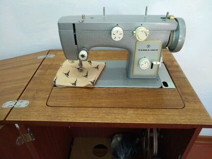 Швейная машинка чайка-142 М