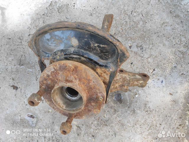 Кулак поворотный правый Nissan Almera Classic