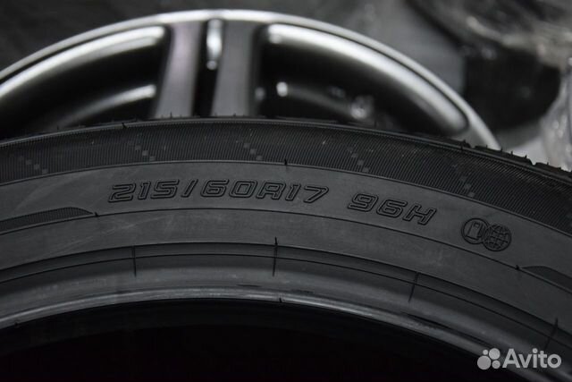 Dunlop 215/60 R17, 4 шт