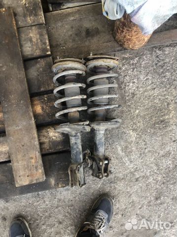 Стойки передние в сборе Toyota Picnic 1