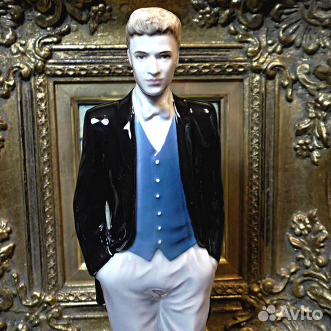 Принц Уильям.Статуэтка фарфоровая.Coalport.Англия