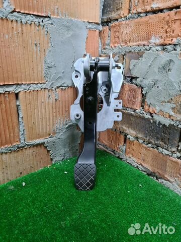 Педаль сцепления Skoda Octavia A5