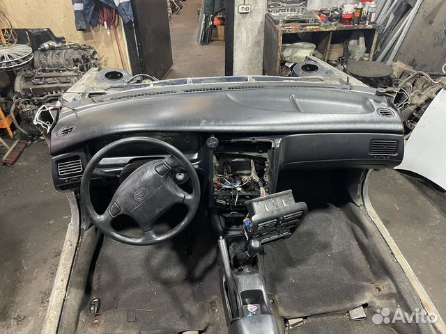 Toyota Carina E торпедо с подушкой