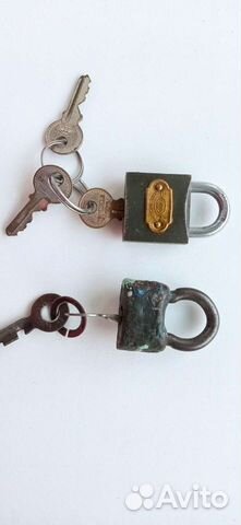 Навесной замок старинный
