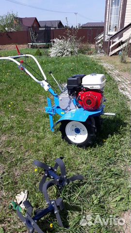 Вспашка земли мотоблоком