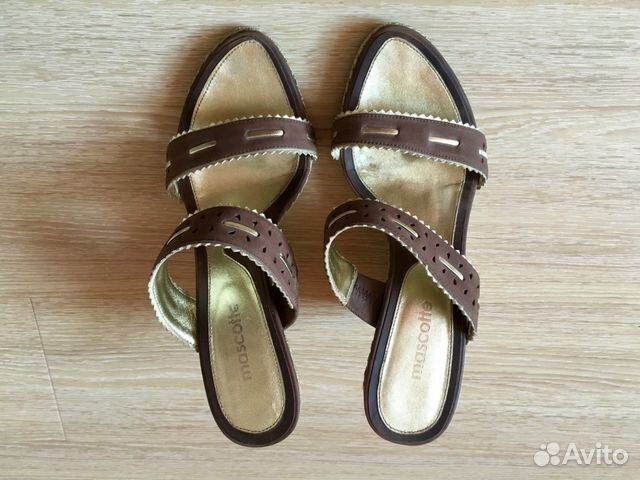 Босоножки на танкетке Mascotte