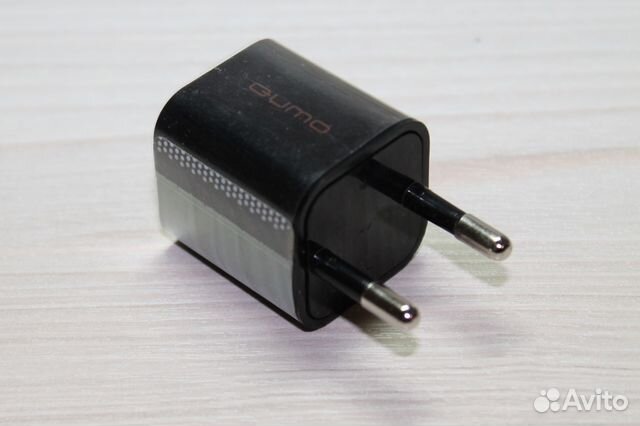 Зарядное устройство USB qumo новое