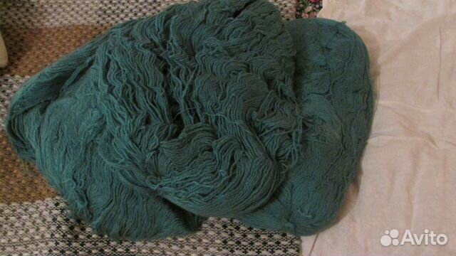 Пряжа шерсть насыщенного зелёного цвета Пряжа шерсть насыщенного зелёного цвета