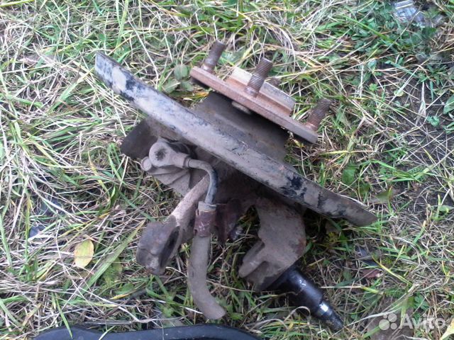 Кулак поворотный левый / правый Ниссан Примера 11