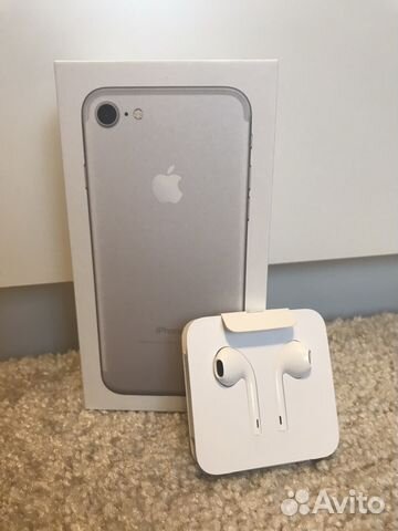 Наушники Apple EarPods с разъёмом Lightning