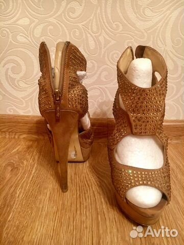 Босоножки в стразах