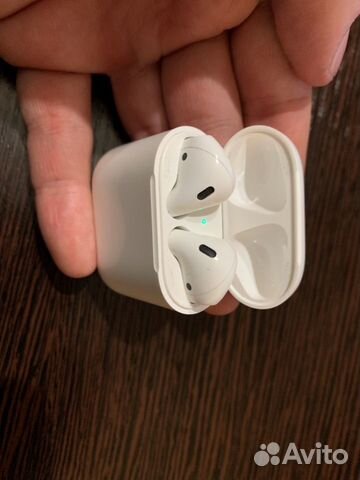 Продаю Apple AirPods в отличном состоянии