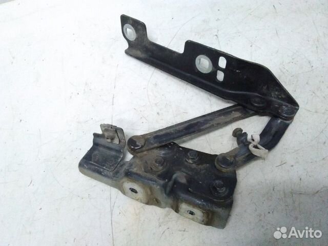 Петля капота правая Opel Astra J 2010-2015 Петля капота правая Opel Astra J 2010-2015