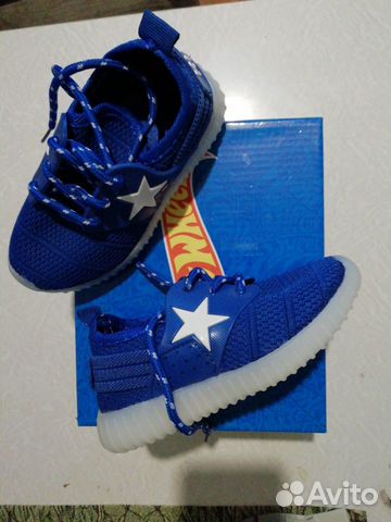 Кроссовки с подсветкой