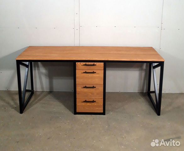 Рабочий стол. Стол для маникюра Рабочий стол. Стол для маникюра