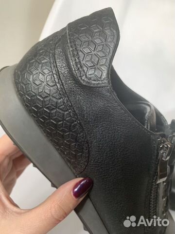 Кожаные кроссовки