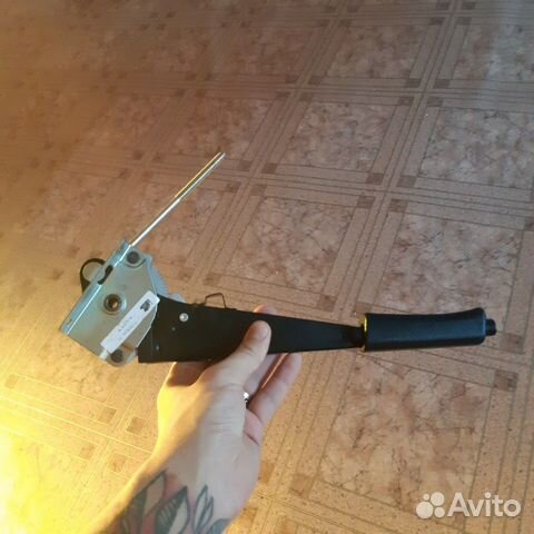 Трос ручного тормоза и Рычаг стояночного тормоза Трос ручного тормоза и Рычаг стояночного тормоза