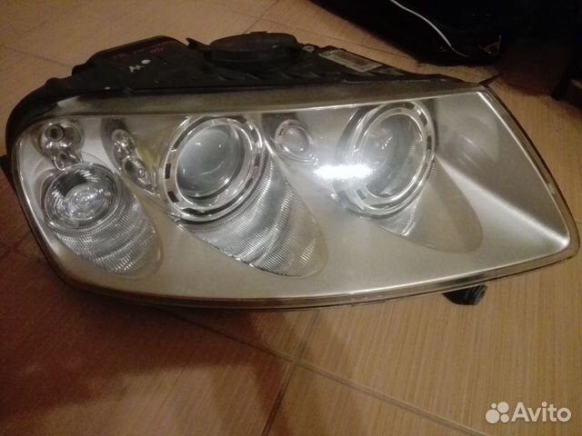 Правая передняя фара на Volkswagen Touareg