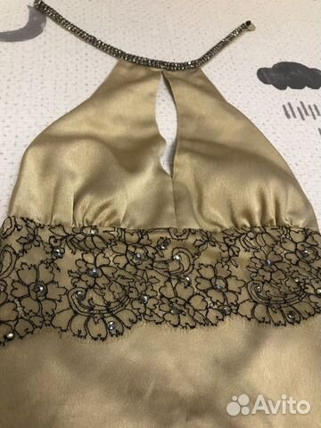 Платье с кружевом и открытой спиной Платье с кружевом и открытой спиной