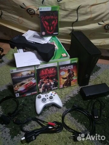Xbox 360 с играми и коробкой Xbox 360 с играми и коробкой