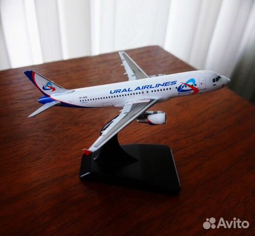Модель самолёта Airbus A320 Уральские авиалинии Модель самолёта Airbus A320 Уральские авиалинии
