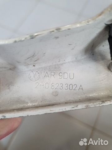 Петля капота передняя правая Volkswagen Amarok 2H Петля капота передняя правая Volkswagen Amarok 2H