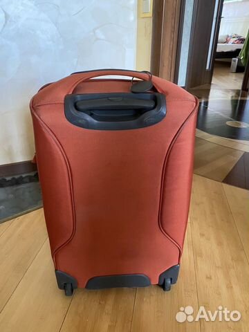 Чемодан на колесах samsonite