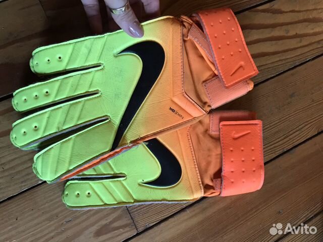 Перчатки футбольные Nike Перчатки футбольные Nike