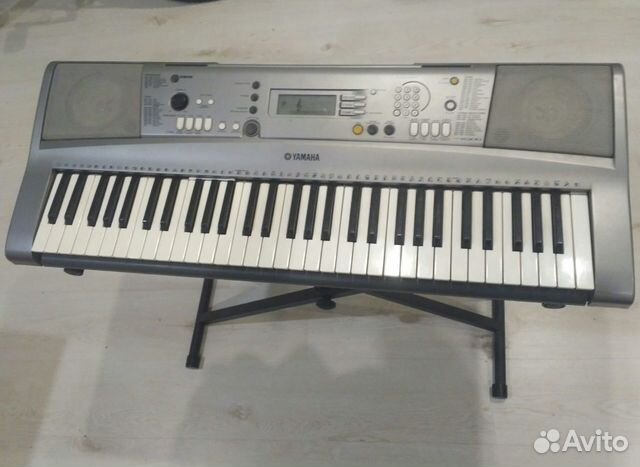 Синтезатор Yamaha PSR-R300 + подставка Синтезатор Yamaha PSR-R300 + подставка