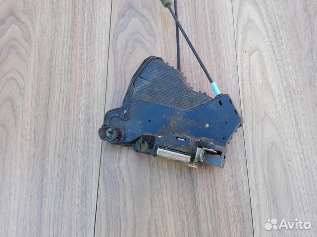 Замок двери правый передний Toyota Corolla E 120