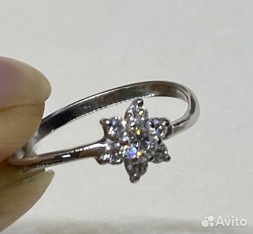 Золотое кольцо с бриллиантами 0,33 кт р 17,5