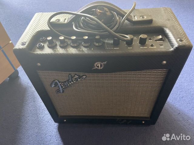 Fender mustang 1