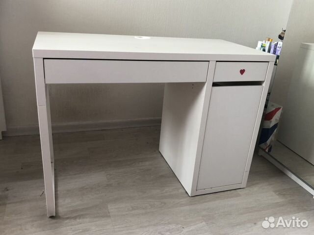 Письменный стол для работы / учебы Письменный стол для работы / учебы