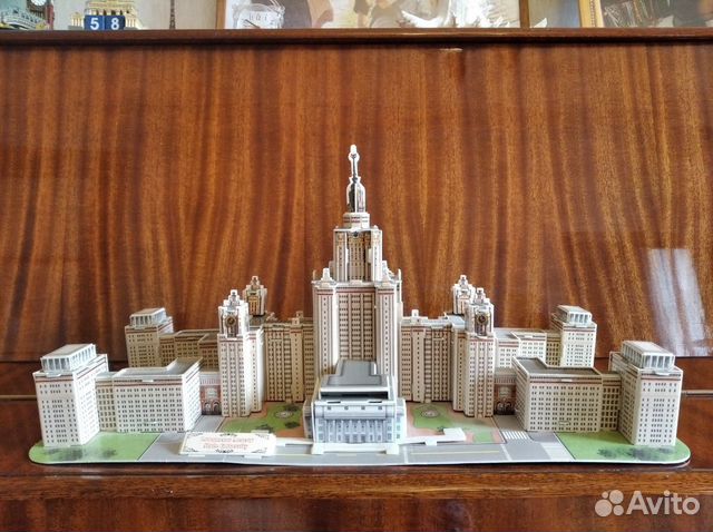 3D пазл мгу собранный