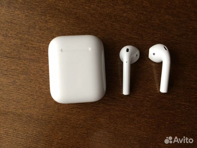AirPods 1-го поколения AirPods 1-го поколения