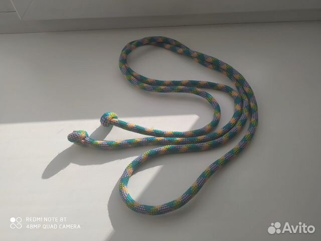 Скакалка и палочка для художественной гимнастики