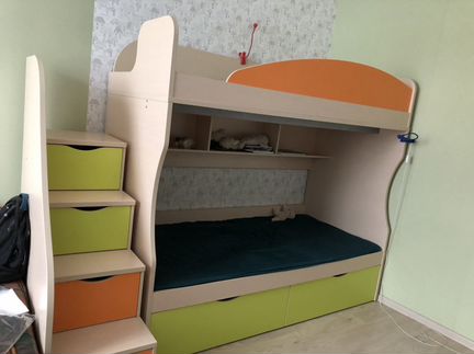 Кровать двухьярусная
