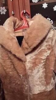 Шуба мутон с капюшоном и норкой