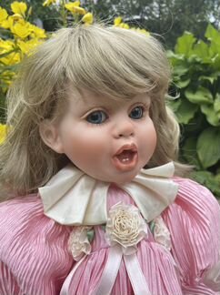 Куколка коллекционная от Fayzah Spanos