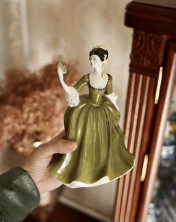 Royal Doulton статуэтка Simone, Англия, 1970 год