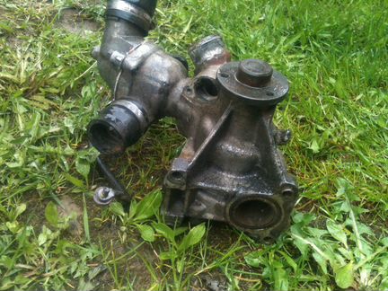 Мерседес 124 Помпа в сборе