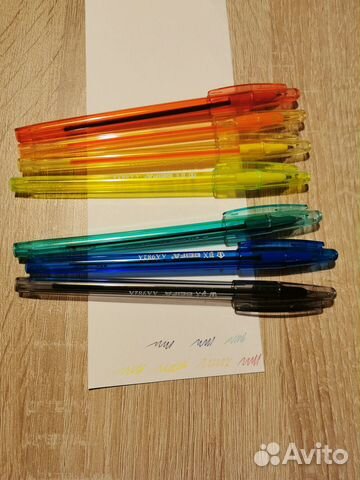 Шариковые и гелевые ручки цветные