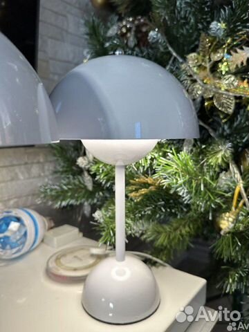 Настольная лампа flowerpot в стиле &Tradition