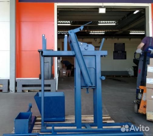 Механический станок для производства Лего-кирпича