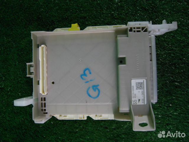 Блок предохранителей салонный Toyota Yaris P13 20