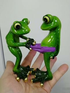 Статуэтка. Весёлые лягушки