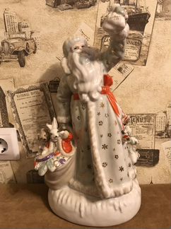 Статуэтка фарфоровая - Дед Мороз