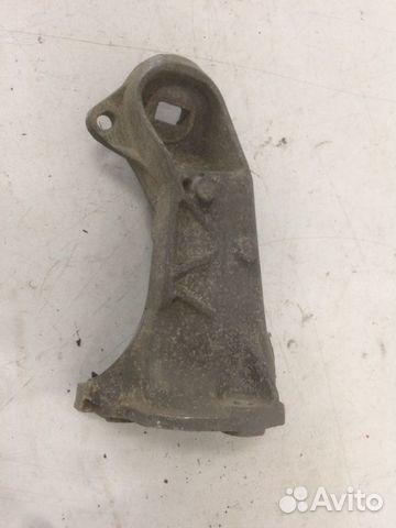 Кронштейн двигателя Audi 100 C3 MC