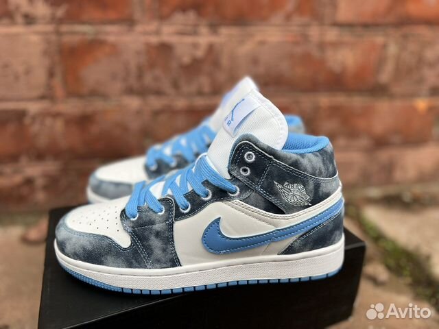 Кроссовки женские Nike Air Jordan 1 Mid